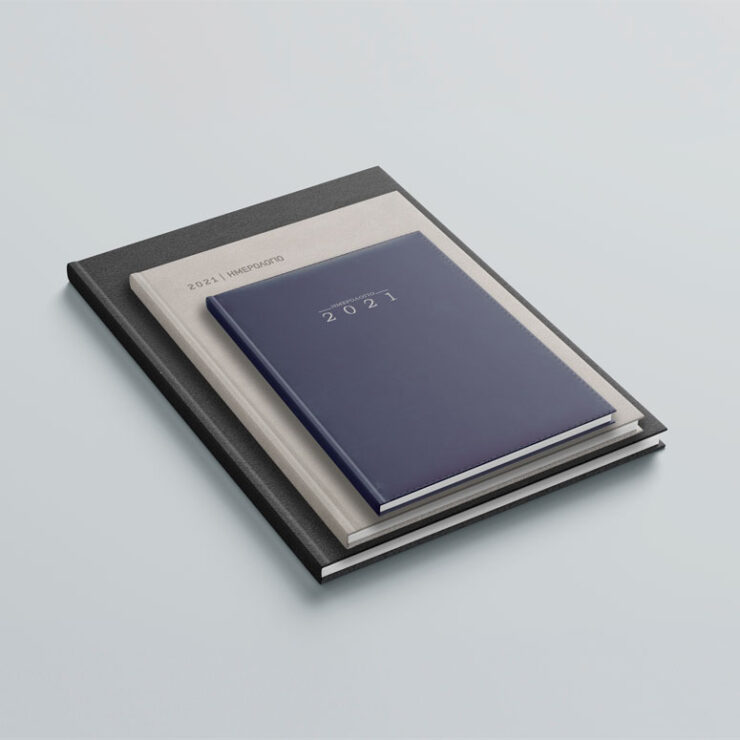 Δυνατότητα επιλογής ανάμεσα σε εναλλακτικά μεγέθη βιβλίου όπως 17Χ25, 14Χ21, 13Χ21, 12Χ17, 9Χ13 και 9Χ17 cm, είτε σε έκδοση ημερολογίου είτε σε έκδοση σημειωματάριου.