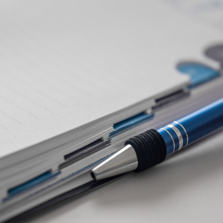 Προσθήκης θήκης για στυλό στο τέλος του βιβλίου